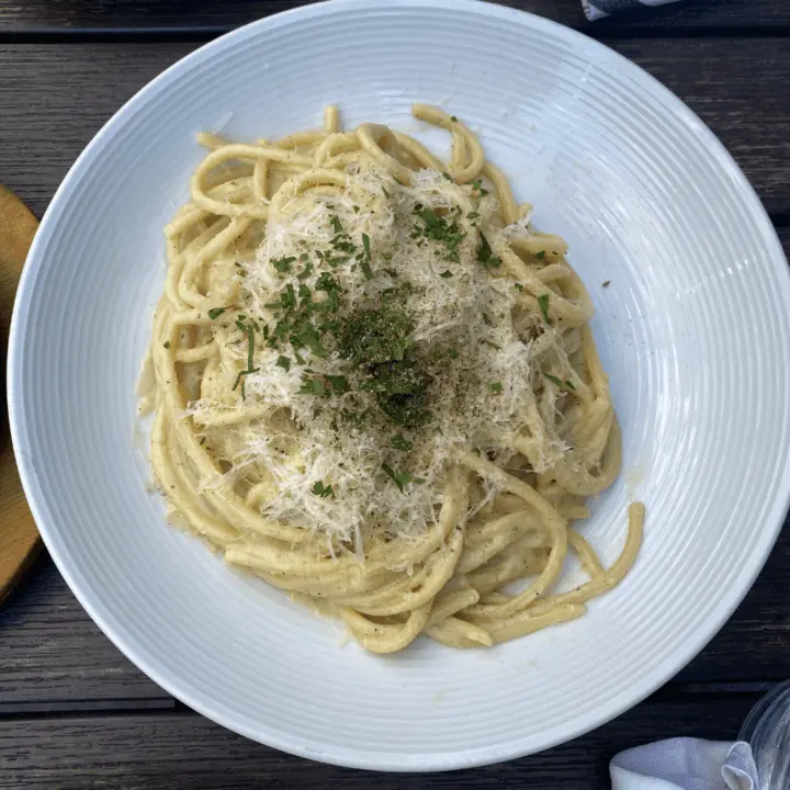 Spaghetti al cacio e pepe