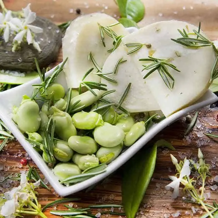 Insalata di fave e pecorino