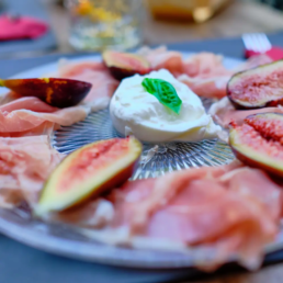 Mozzarella-med-fikon-och-prosciutto