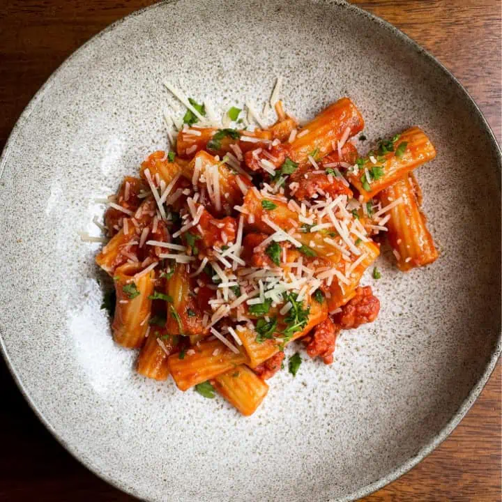 Pasta med salsiccia och peperoncino