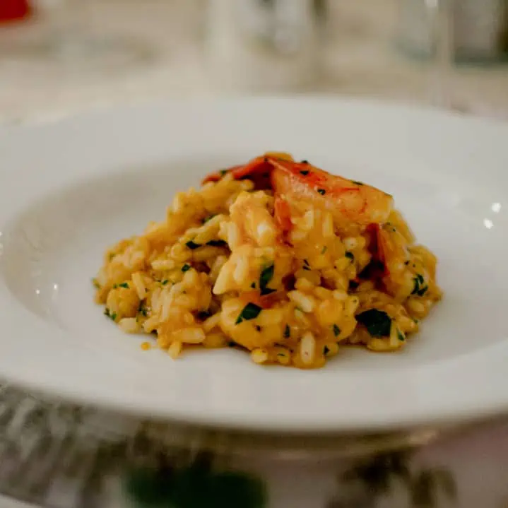 Risotto con arragosta e zafferano