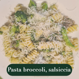 Fusilli med broccoli och salsiccia