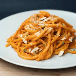 Spaghetti pomodori e mandorle