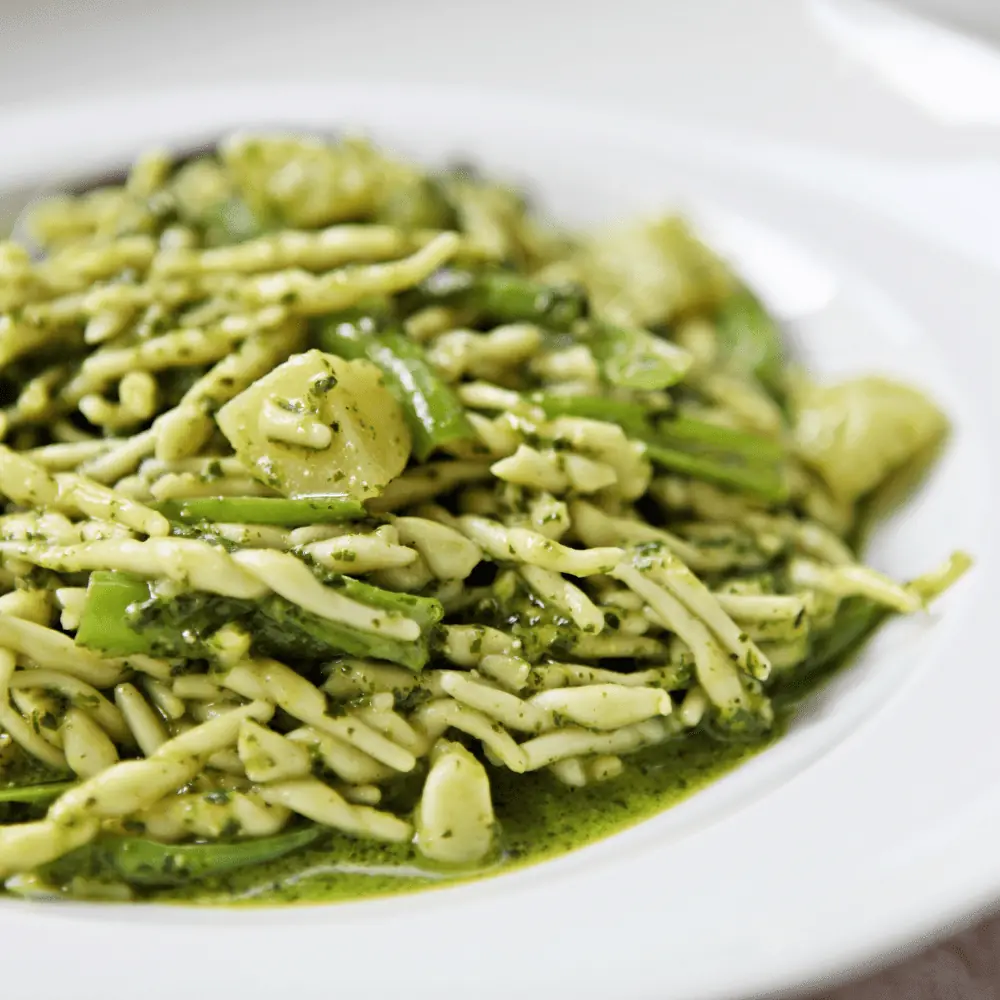 Pasta-al-pesto,-patate-e-fagiolini