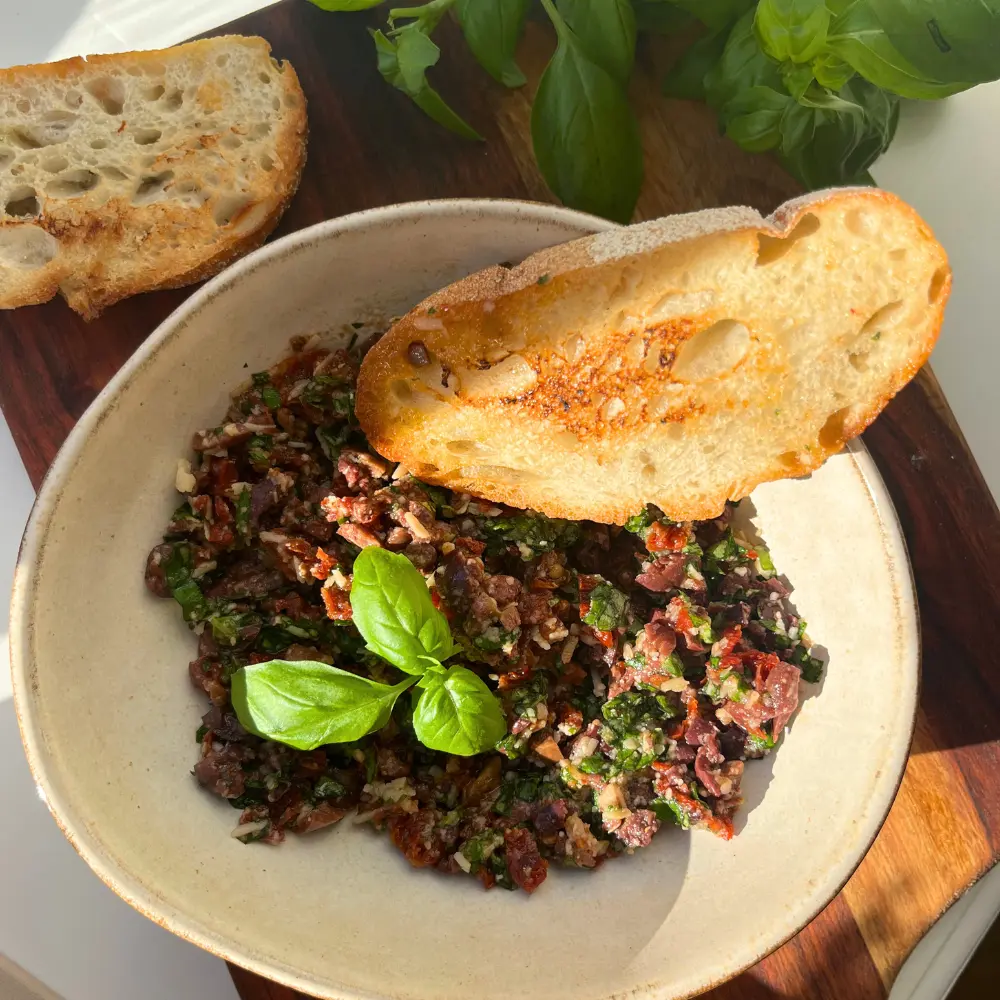 Bruschetta con tapenade italiana